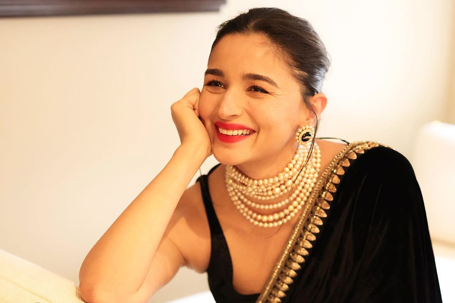 Student makes this demand to Alia Bhatt, here is what actress did | Sangbad Pratidin