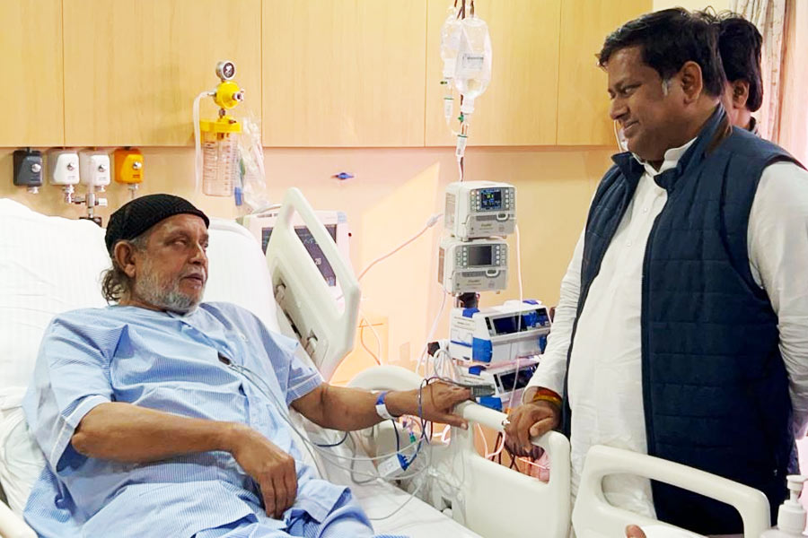 Mithun Chakraborty will resume shoot after a few days, reveals Shastri director | Sangbad Pratidin