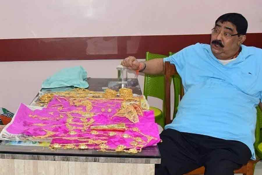 ED raids bank to collect Anubrata Mondal details