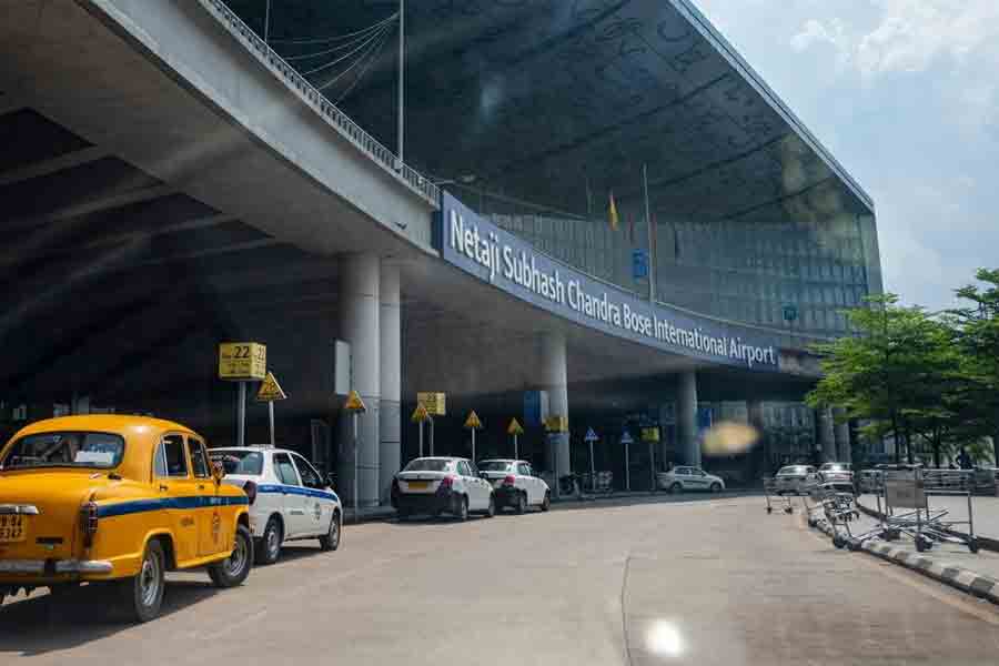 Leaser light creates problems for Pilots in Dum Dum Airport