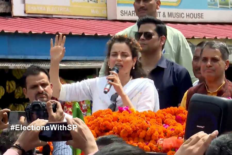 Kangana Ranaut Kicks Off LS Poll Campaign With Mega Roadshow