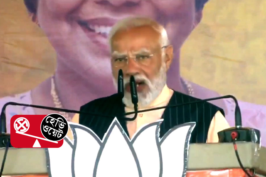 All mother and sisters of Bengal is my family, says Narendra Modi