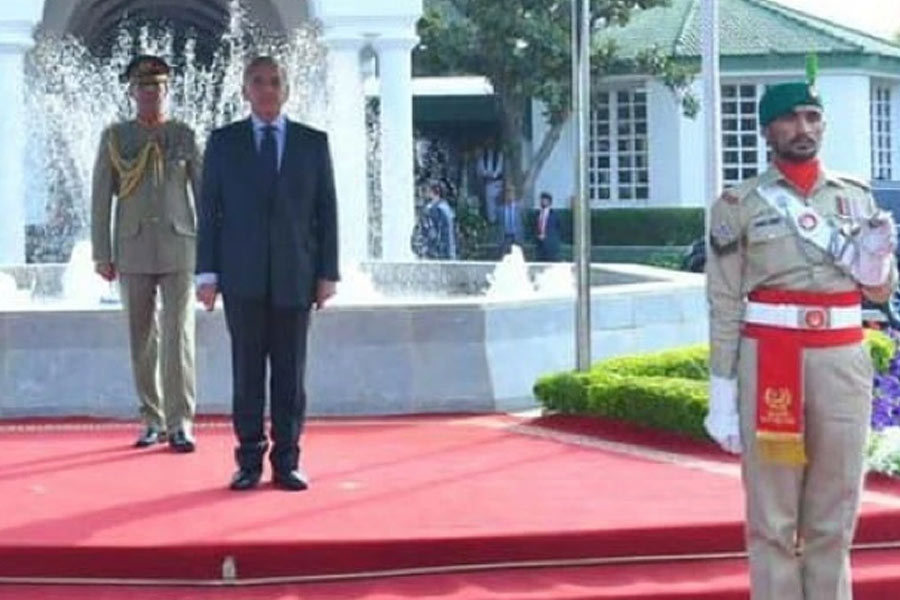 Cash-strapped Pakistan bans red carpets at official events to cut costs