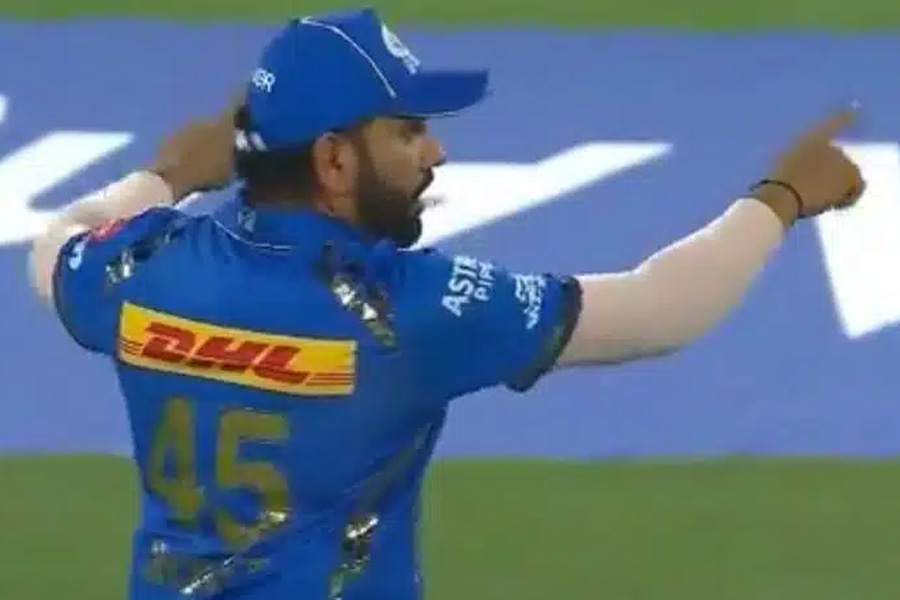 Rohit Sharma made fielding changes, Hardik Pandya follows in Mumbai match