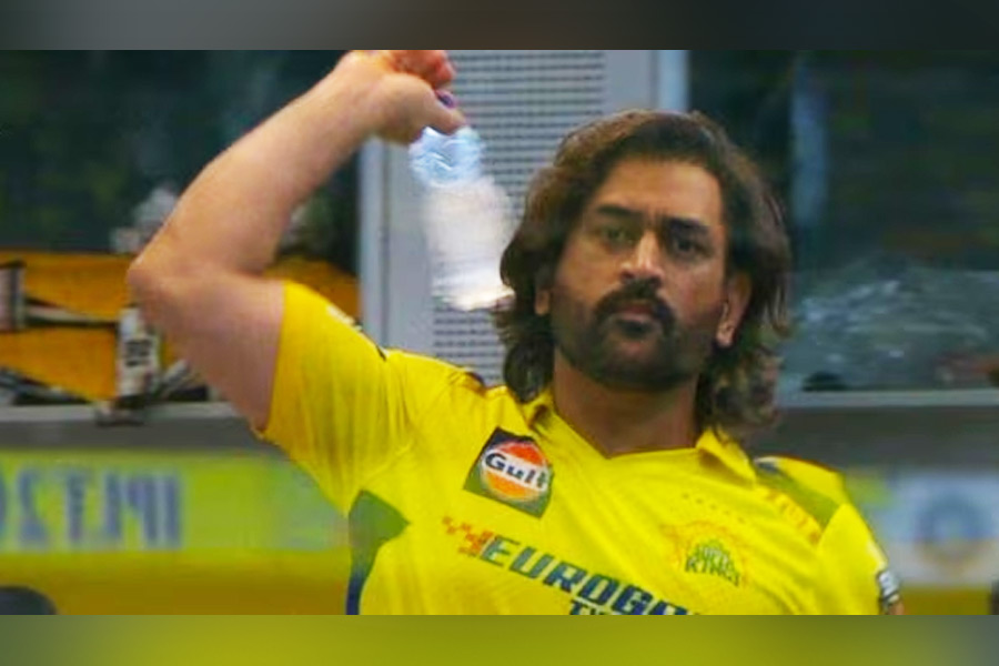 MS Dhoni loses cool on cameraman During CSK-LSG match in IPL 2024
