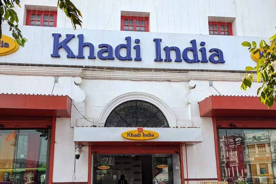 West Bengal Khadi & Village Industries Board invites applications for 01 post of Assistant Engineer (Civil)
