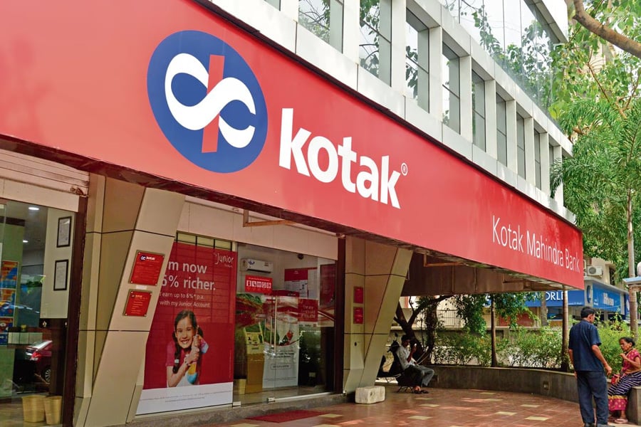 RBI Bars Kotak Mahindra Bank From Onboarding New Customers Online