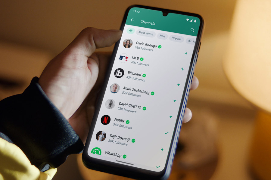 Meta starts rolling out AI chatbot to Instagram and WhatsApp