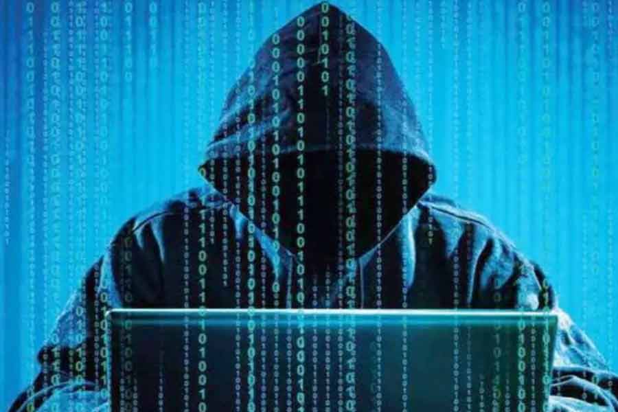 Police officer from Pune loses Rs 2.3 lakh after scanning QR code to pay at local bakery