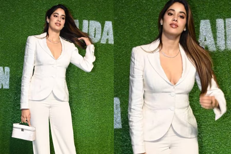 Janhvi Kapoor CONFIRMS Dating Shikhar Pahariya, Wears His Name's Necklace at Maidaan Screening