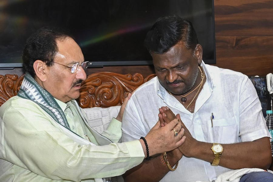 JP Nadda meets family of Congress leader in Karnataka