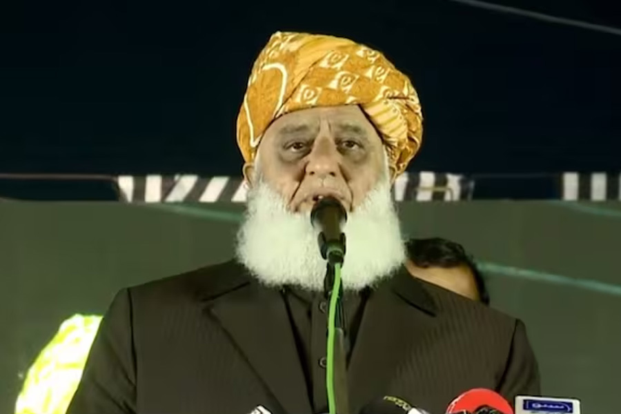 India striving to be super power, Pakistan begging, says Pak leader