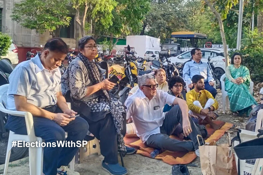 TMC's protest continues in Delhi Mandir Marg police station