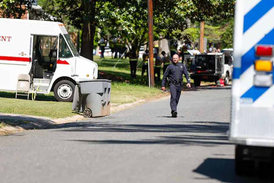 4 US officers dead, 5 injured in North Carolina shooting