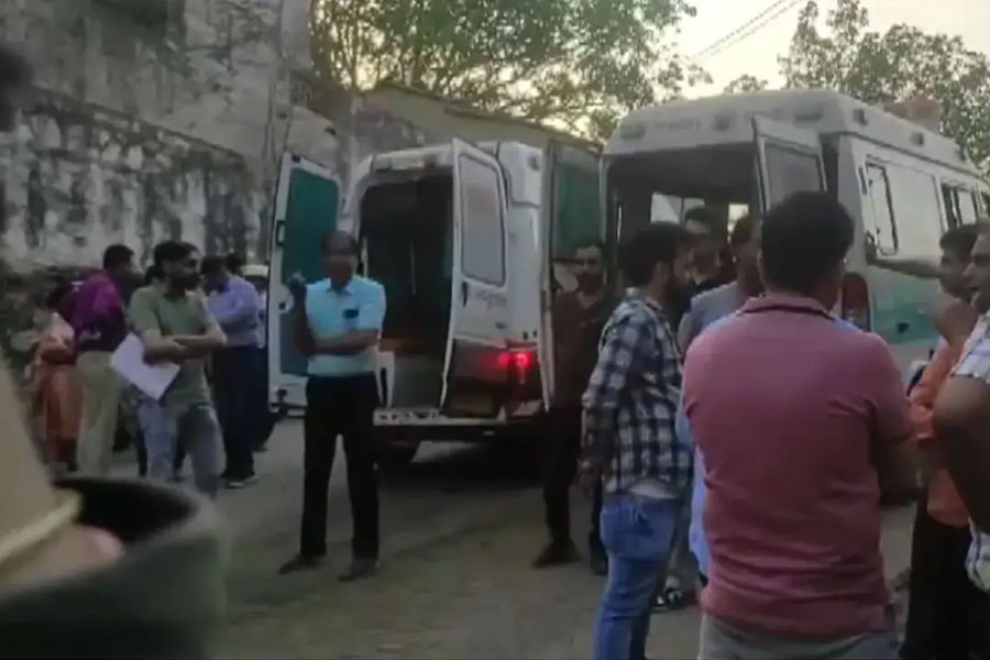 Lift Collapse Traps Vigilance Team In Rajasthan Mine