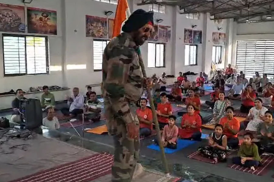 Retired soldier suffers heart attack, collapses on stage clutching flag
