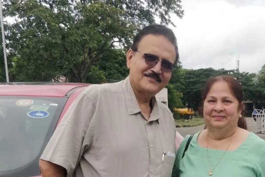 Couple Found Dead In Car Under Mumbai Hoarding
