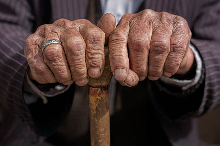 An elderly man found dead in Khardah