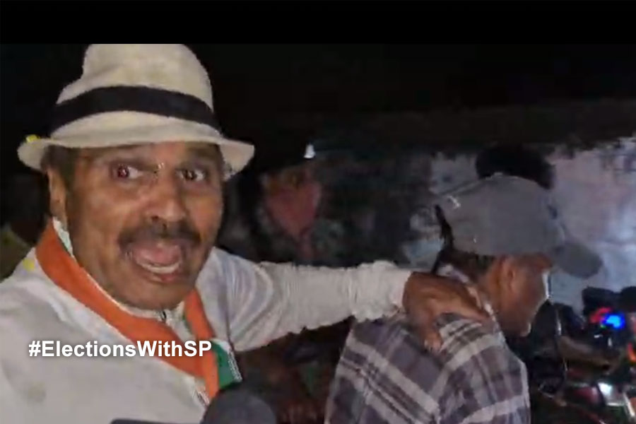 Lok Sabha Election 2024: Adhir is accused of slapping the journalist