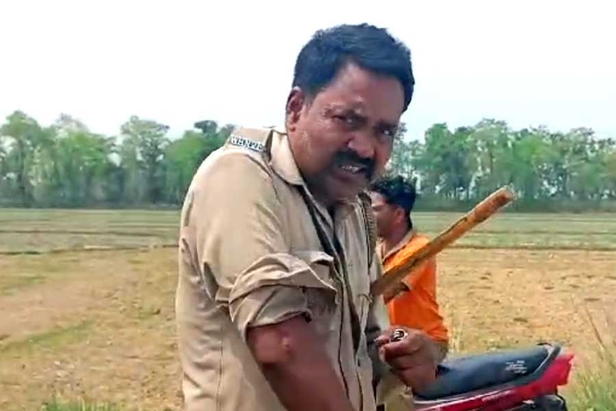 7 police injured after beaten by locals in Birbhum
