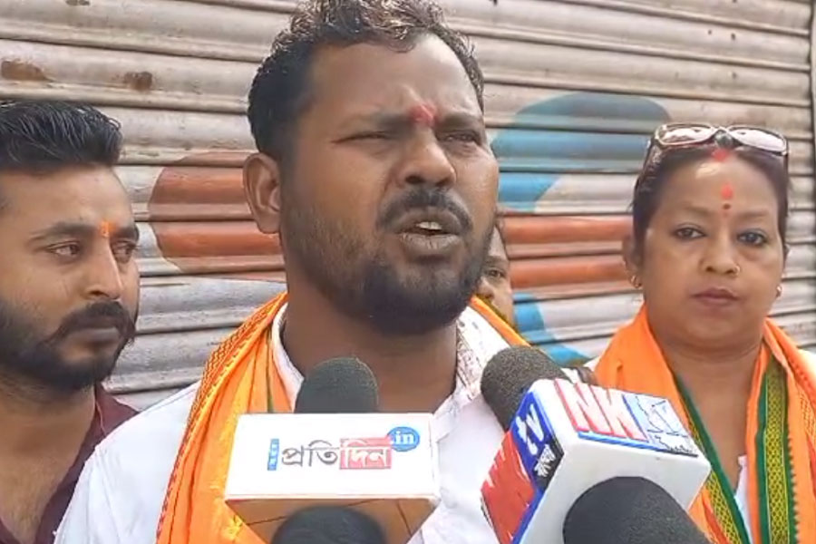 Gunfire at BJP leader in Durgapur