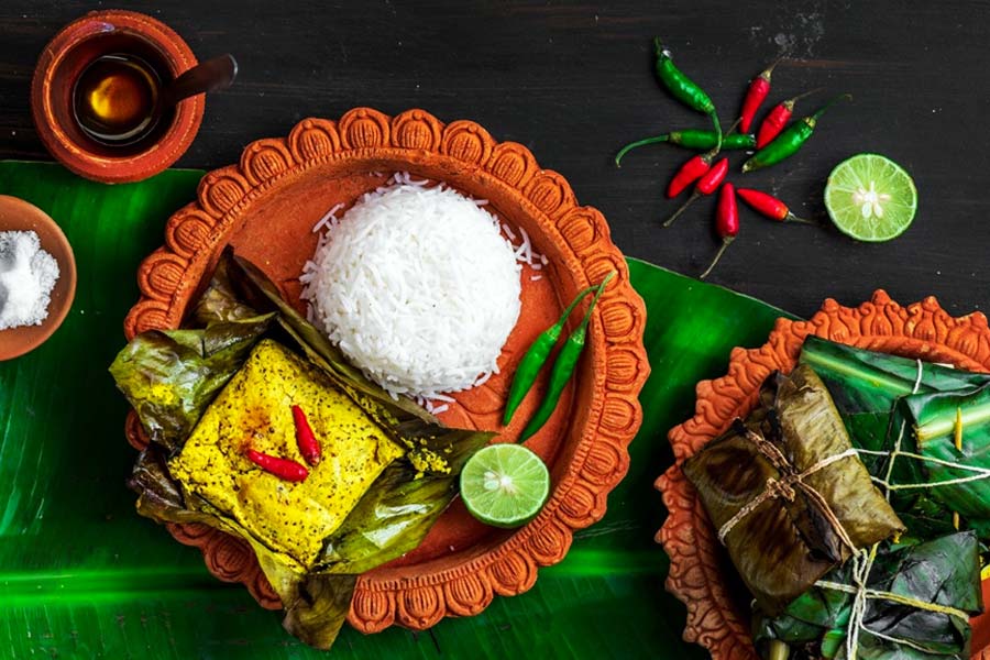 Jamai Sasthi 2025: Veg, Non-veg receipes of Paturi