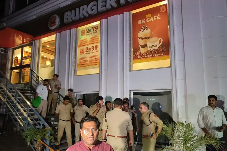 1 Killed in shooting shocker at Burger King outlet in West Delhi
