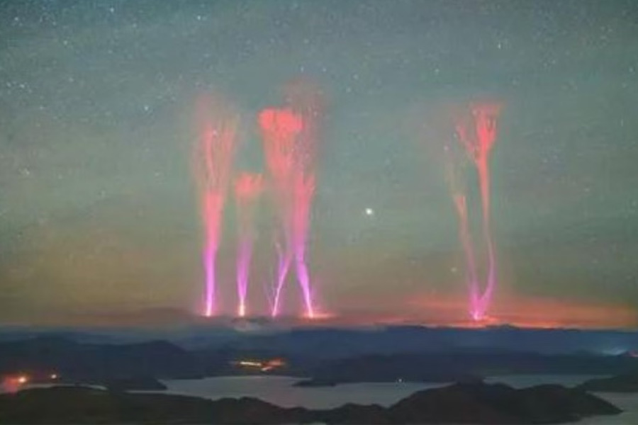 'Gigantic jets', that illuminated Himalayan skies
