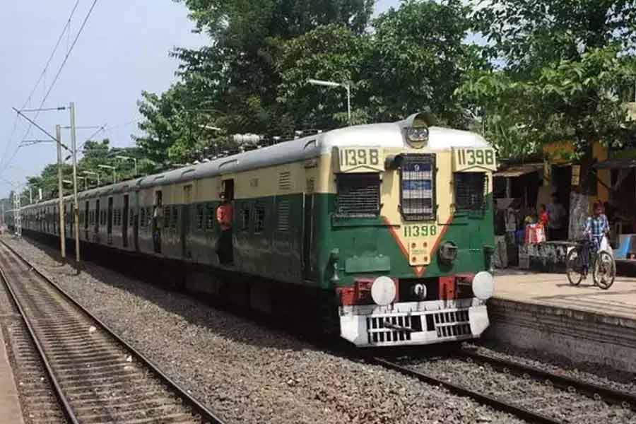 Train service disrupted in Sealdah-Bangaon division