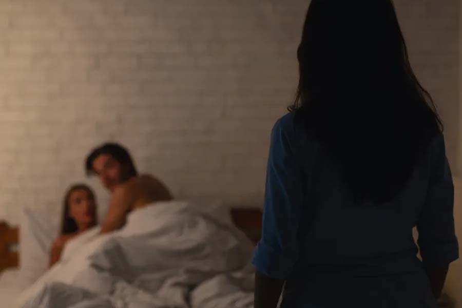 Former Miss Vizag Barges Into Room To Catch Her Husband Red-Handed Sleeping With Another Woman