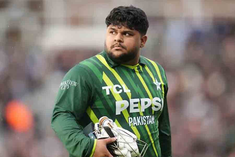 Pakistan Batter Azam Khan gets out in a bizarre dismissal at CPL 2024