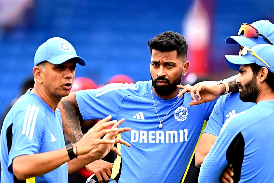 Sobers-Richards-Lara will be present on the FInal, India coach Rahul Dravid wants luck in his favour for the final