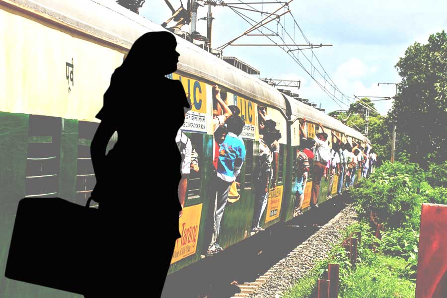 Birati: A woman beaten up on the suspicion of child smuggling on a local train