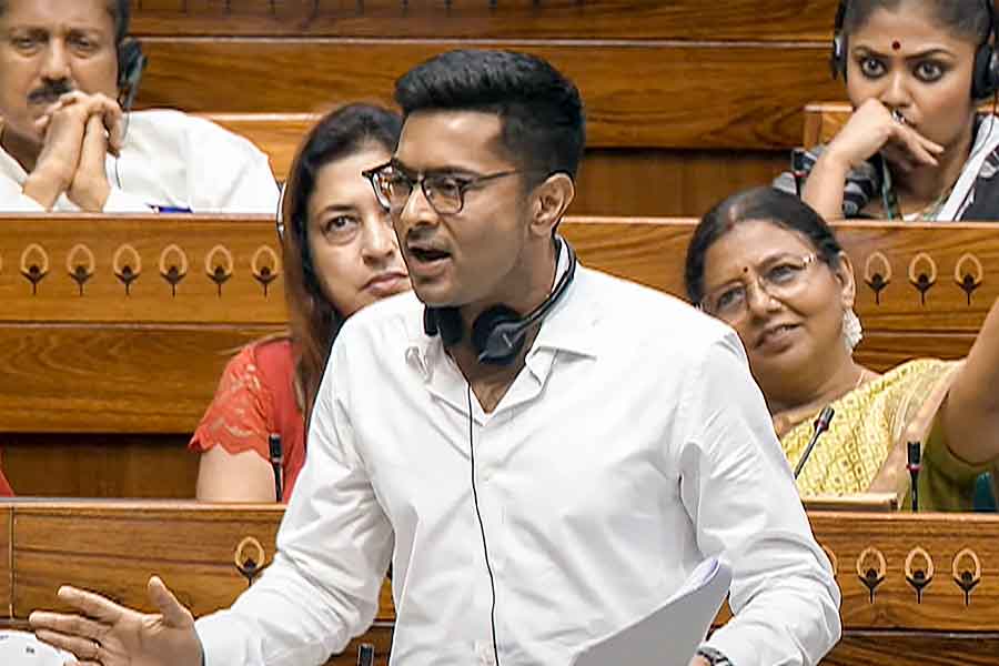 Abhishek Banerjee: Politicians mesmerized with the TMC leader's speech in LS