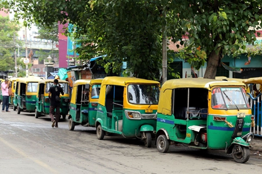 Mumbai auto driver earns 5-8 lakh monthly without even driving his auto