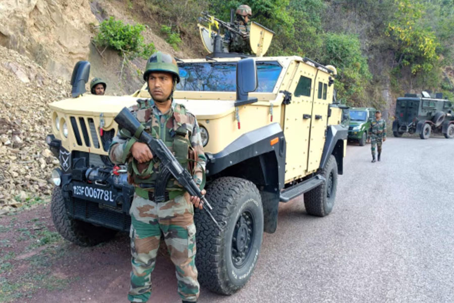 Army vehicles attacked by terrorists in J&K