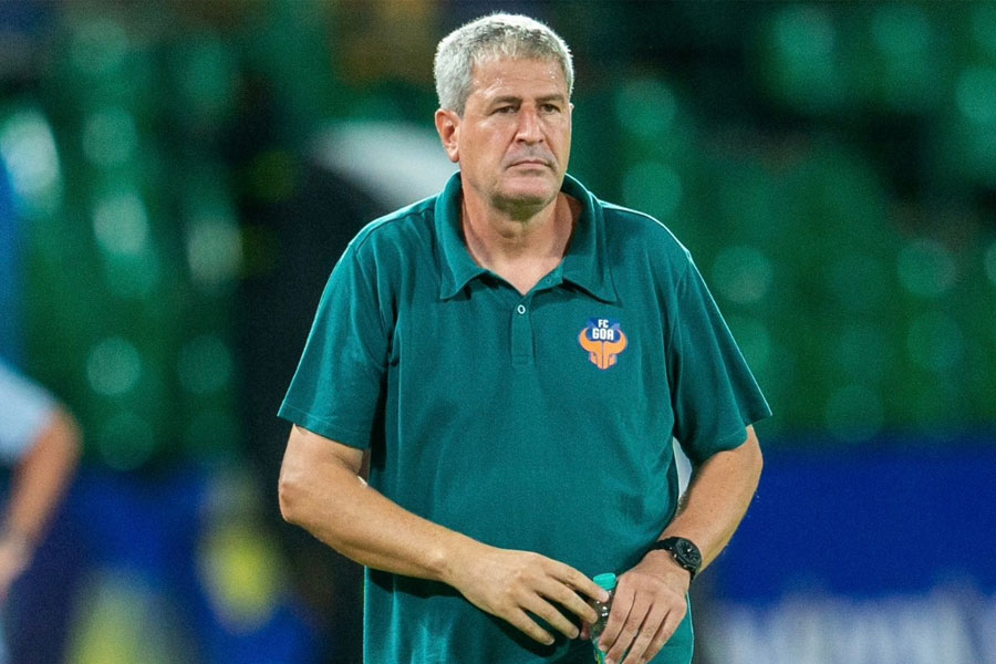 Manolo leaves for Spain, coach in legal separation process with AIFF