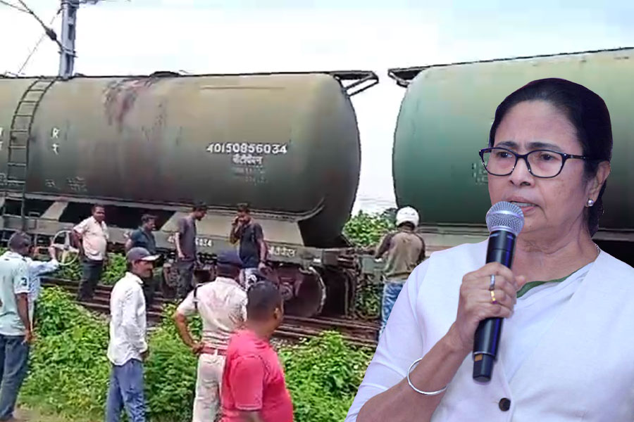 CM Mamata Banerjee concerned about train accident in Rangapani
