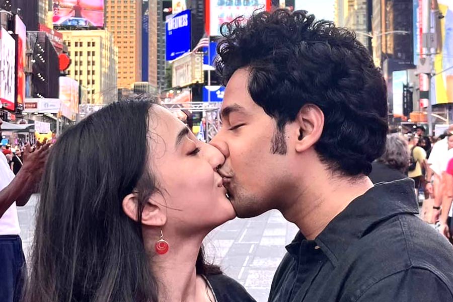 Riddhi Sen and Surangana Bandyopadhyay's Kiss at Times Square, New York City