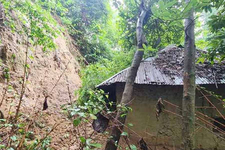 Landslide in Bangladesh kills 4