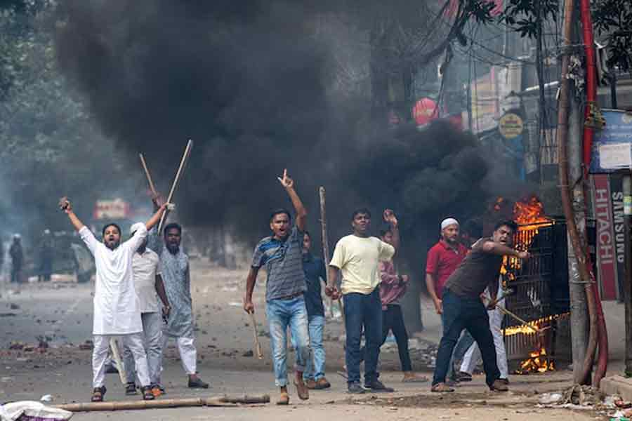 14 police of a police station of Bangladesh were killed by goons