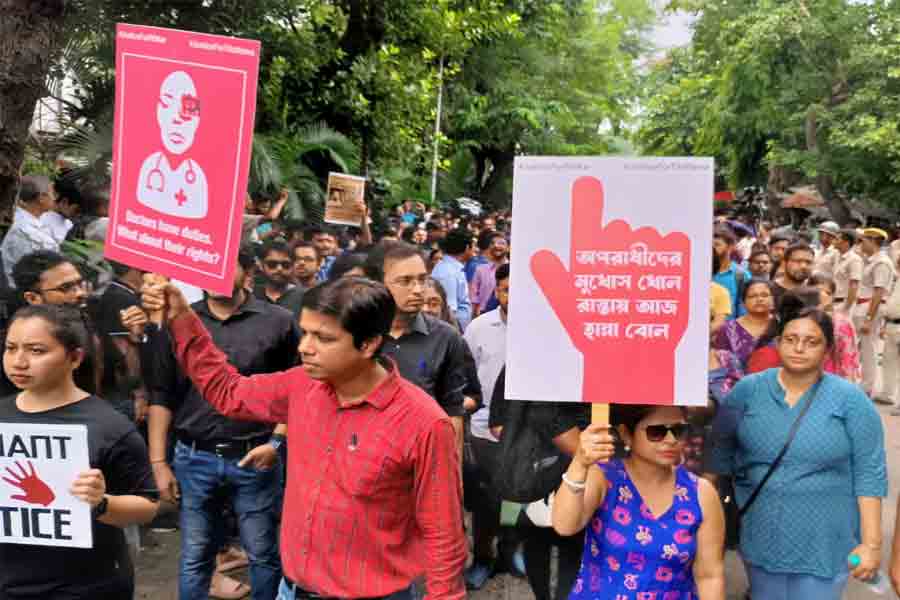 RG Kar Protest: Junior Doctors marching towards Swasthya Bhawan