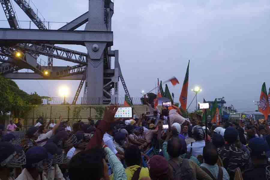 RG Kar Protest: BJP protesting at Howrah Bridge on R G Kar case