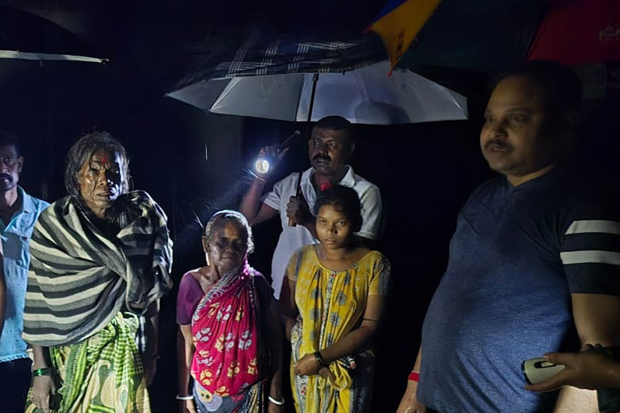Memari police officer rescued 3 women by swimming