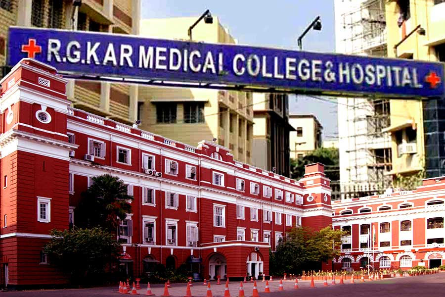 Kolkata Police imposed section 144 around the RG Kar hospital primises