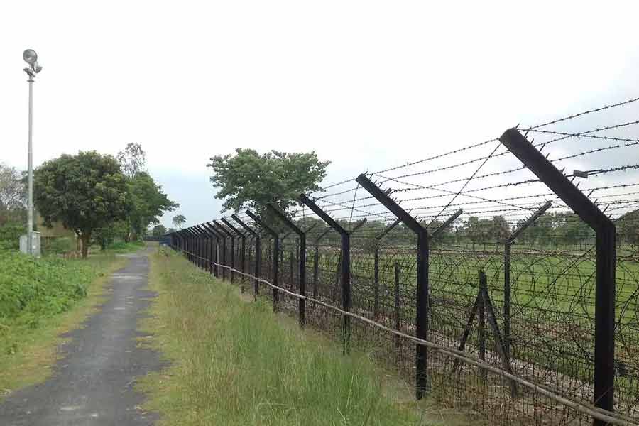 Ex judge of Supreme Court of Bangladesh arrested by bgb from the border