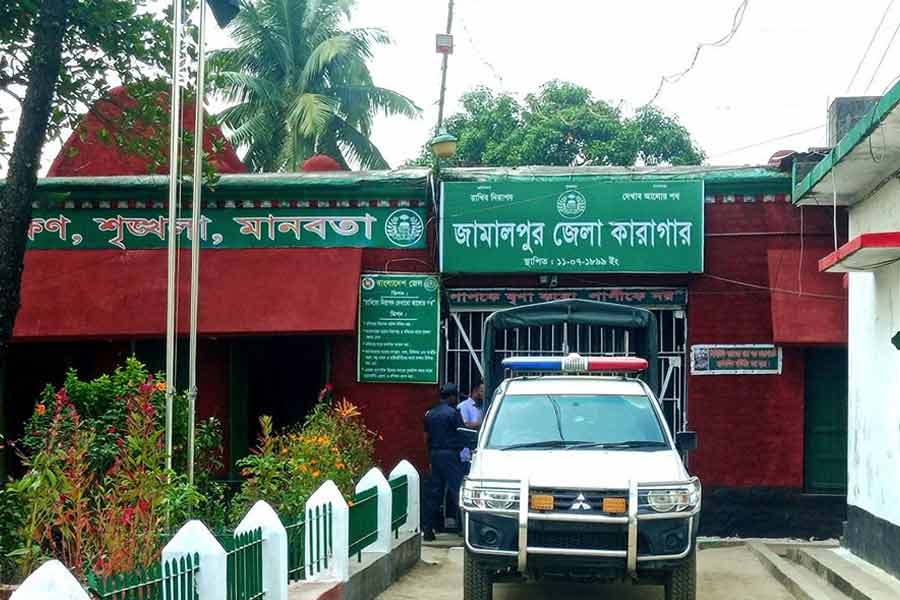 Inmates flee Bangladesh prison, 6 dead in clashes
