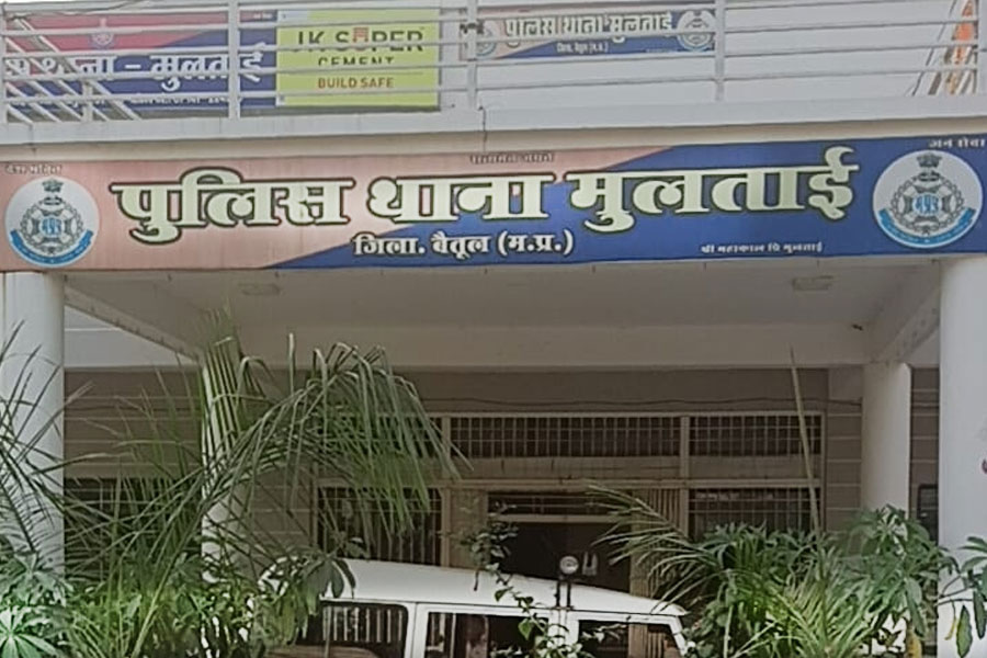 Tea seller tied to police station window In Madhya Pradesh