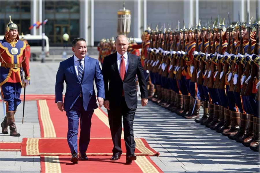 Putin gets red carpet, no handcuffs in Mongolia despite arrest warrant