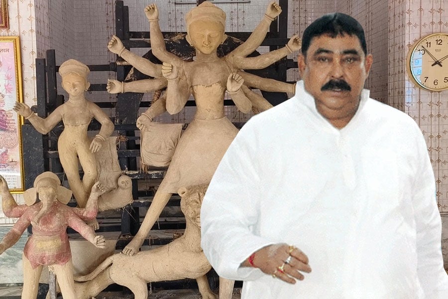 Gramer Durga Puja: Preparation of Puja with grandeurs in Anubrata Mondal's family house at Nanur